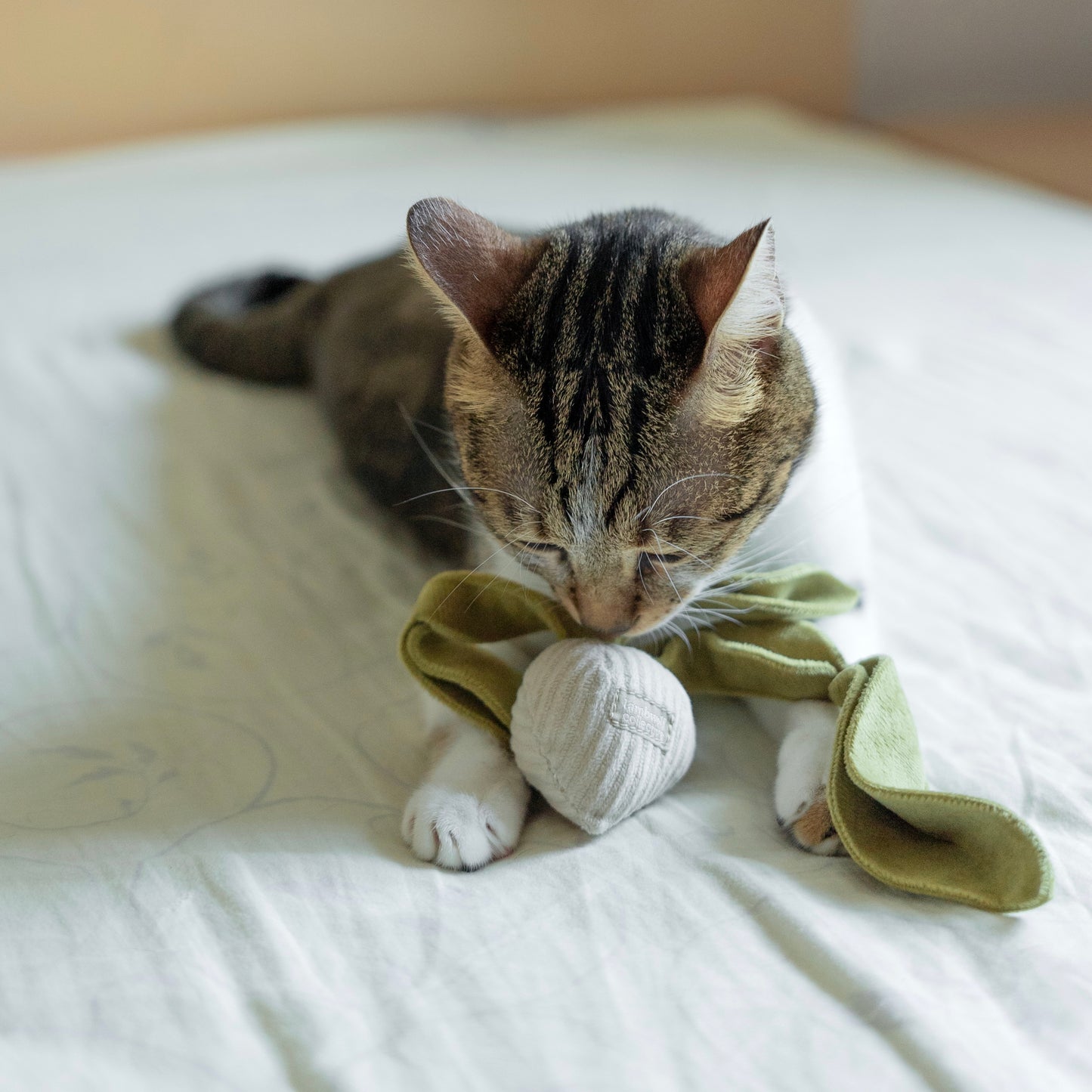 Kitty Radish Bell Cat Toy